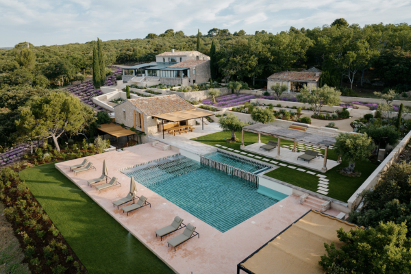 MAGNIFIQUE MAISON – GORDES – ZAYN