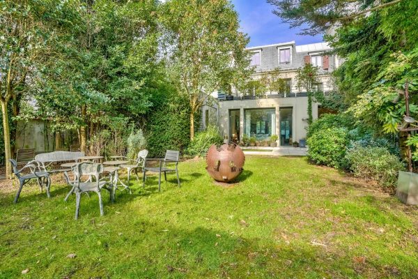 DEMEURE DISCRÈTE – BOULOGNE – MANOLIN