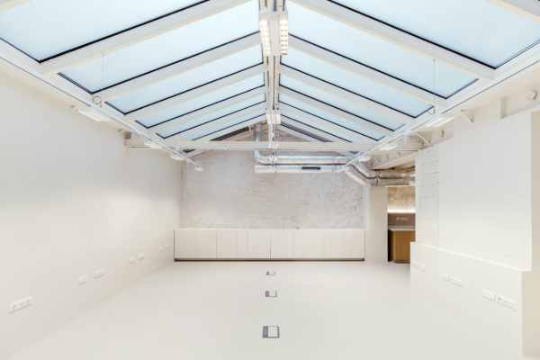 GALERIE LUMINEUSE AVEC VERRIÈRE – PARIS XI – LYSANDRE