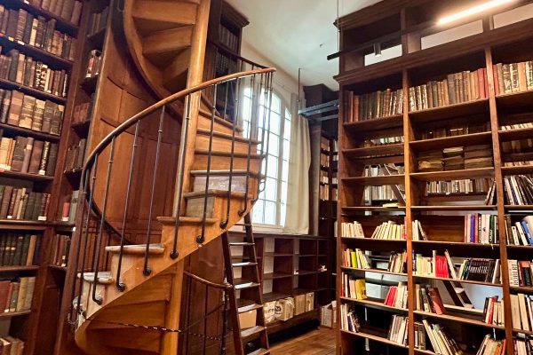 Espace événementiel avec amphithéâtres, bibliothèque et rooftop- Paris V- ZELIE