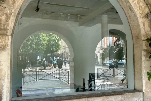 MAGNIFIQUE SHOWROOM DANS PARIS – PARIS III – ISOLDE