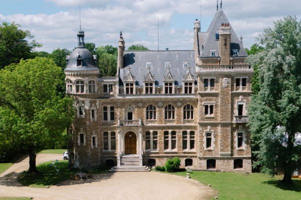 CHÂTEAU PRES DE PARIS – CHEVREUSE – ANGUS