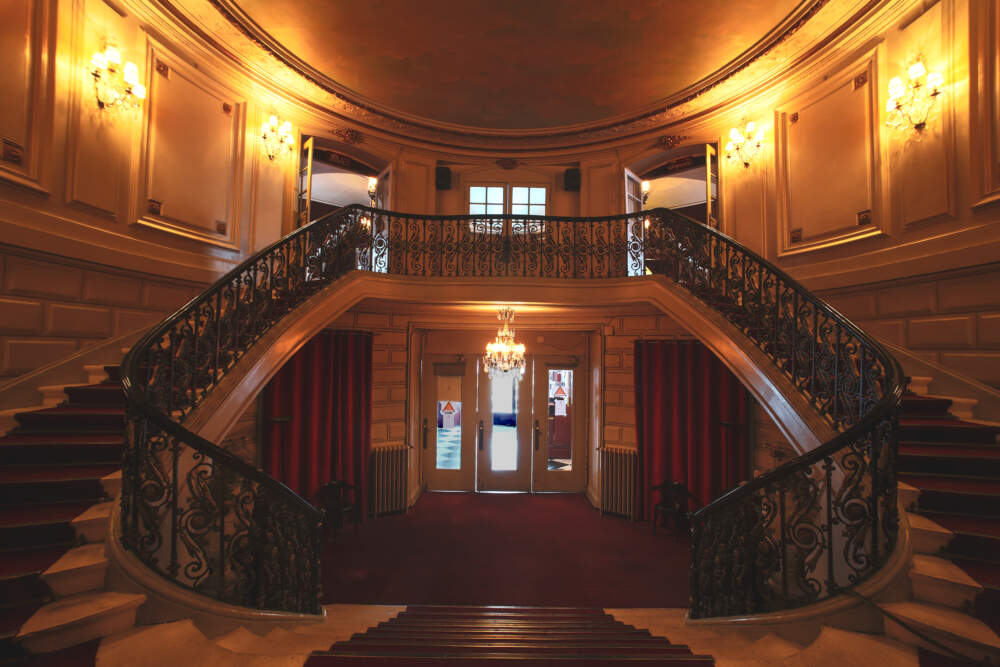 hall d'entrée d'un théâtre pour cocktail