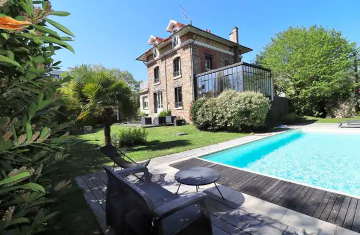 villa à Paris pour lancement d'influence