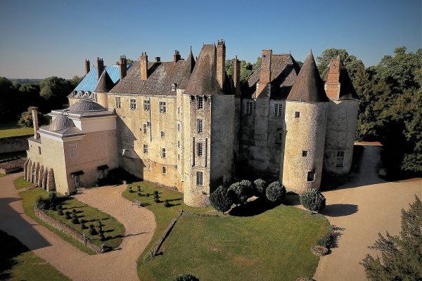 MAGNIFIQUE CHÂTEAU POUR VOS ÉVÉNEMENTS – PROCHE ORLÉANS – MEUNGWEN