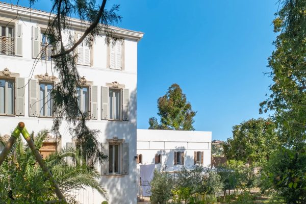 HOTEL PARTICULIER – PROCHE DE CANNES – JUAN